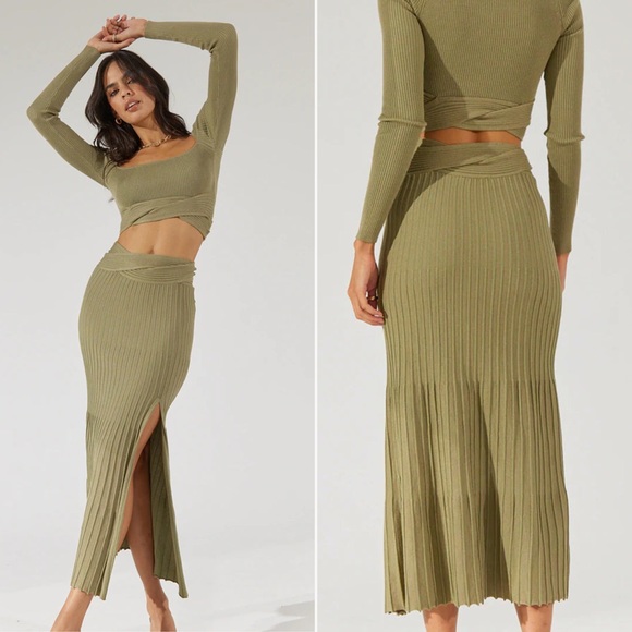 NWTRevolve x SovereInertia Knit Midi Skirt in Green TeaSz S